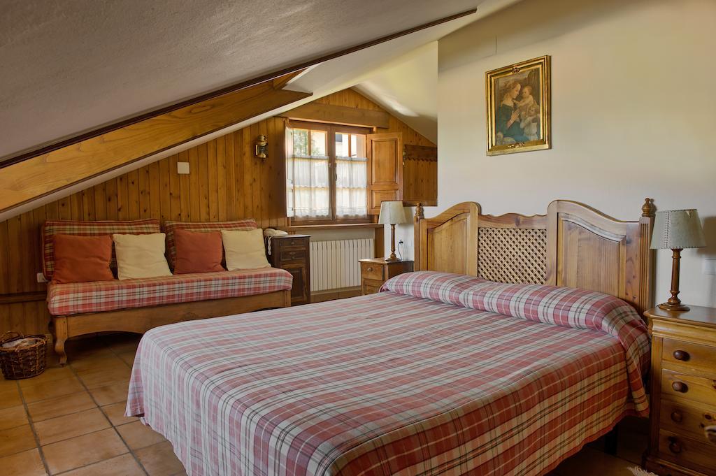 Casa Rural Llugaron I Miravalles Habitación foto